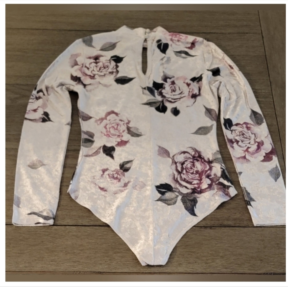 Charlotte Russe Gray Floral Velvet Keyhole Bodysuit, Size M - Picture 5 of 8